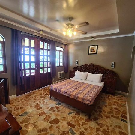 Blue Crystal Beach Resort Пуэрто-Галера Экстерьер фото