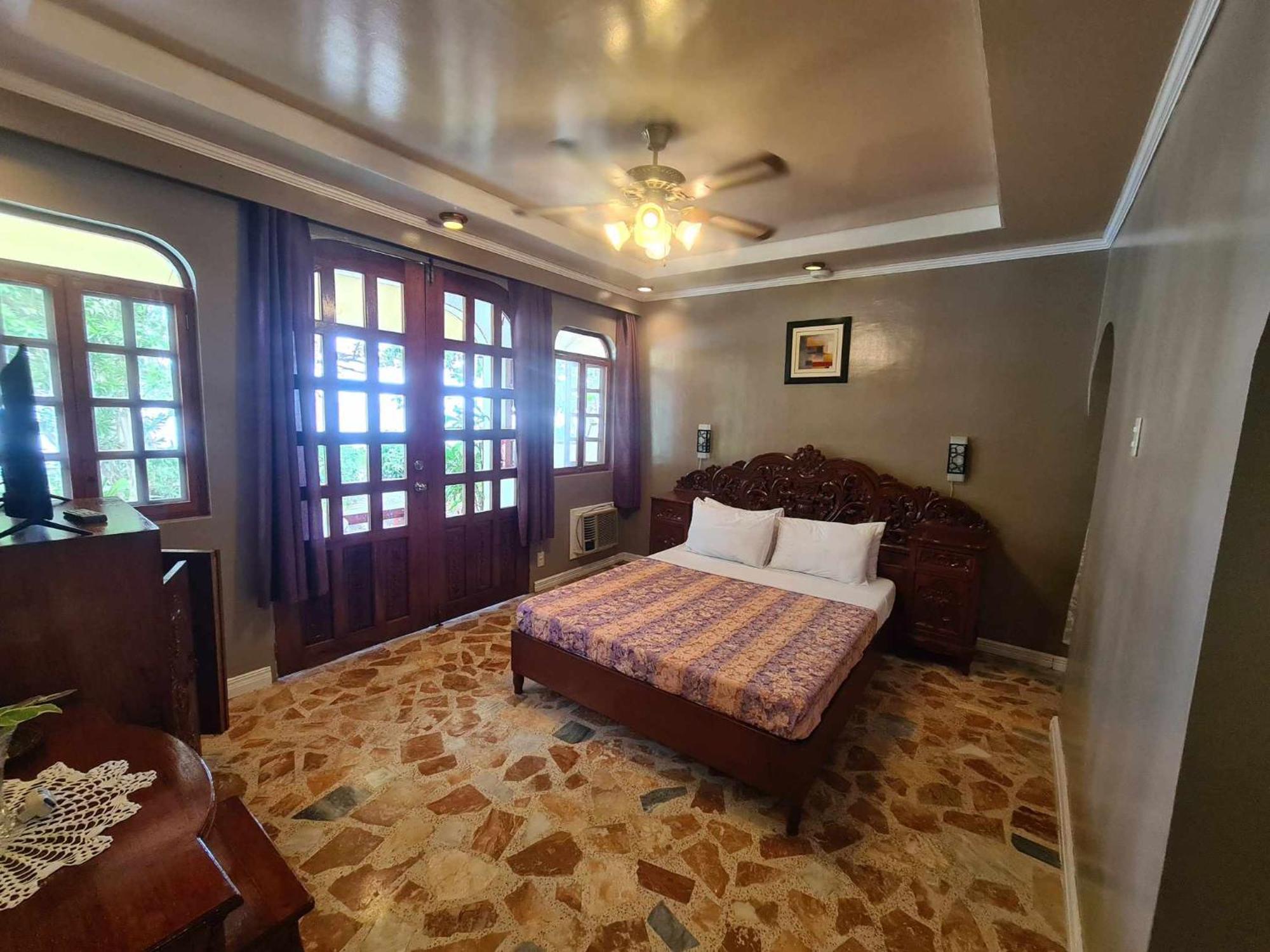 Blue Crystal Beach Resort Пуэрто-Галера Экстерьер фото